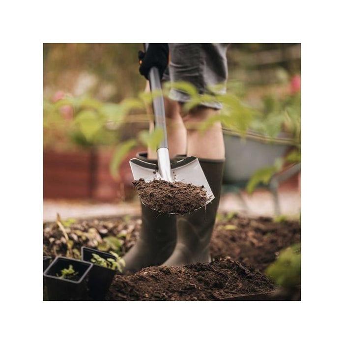 Fiskars Ergonomic™ Rounded Spade Fiskars - Town Tools